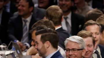 Aunque comenzó un poco nervioso, Zuckerberg se relajó tras las primeras preguntas de los senadores.