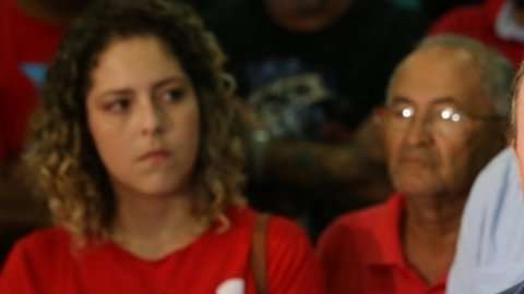 La primera en cambiarse el nombre fue la líder del PT en el Congreso, la senadora Gleisi Hoffmann.