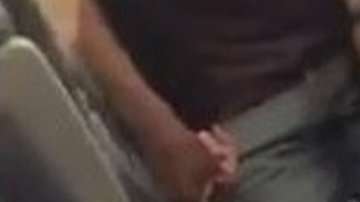 El doctor David Dao fue arrastrado contra su voluntad por los pasillos de un avión de United Airlines para ser llevado a la salida, con el fin de darle su asiento a un empleado de la aerolínea el pasado 9 de abril de 2017.