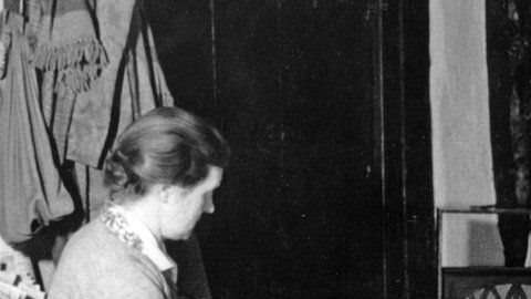 El presentador de la BBC dijo: "Buenas tardes. Hoy es Viernes Santo. No hay noticias". BBC