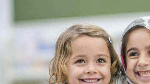 La amistad está asociada con la reducción de la ansiedad.