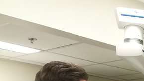 El doctor Andrew Lee y 10 cirujanos trabajaron durante 14 horas en la cirugía.