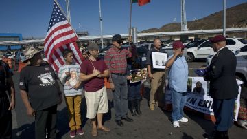 Los veteranos ondearon una bandera de EEUU.