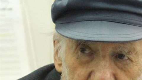 Walter Bingham, judío superviviente del Holocausto y veterano de la II Guerra Mundial que con 94 años es el locutor de radio en activo más viejo del mundo.