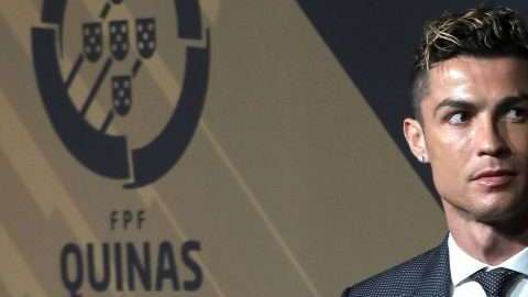 El jugador portugués del Real Madrid Cristiano Ronaldo y su novia Georgina Rodríguez durante la gala de las Quinas de Oro.