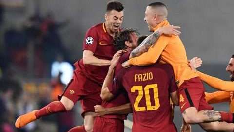 Jugadores de la Roma celebran su victoria ante el Barcelona en la Liga de Campeones de la UEFA. (Foto: EFE/Ettore Ferrari)