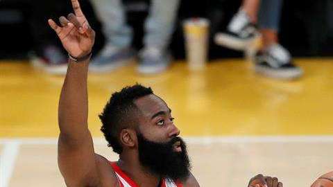 James Harden guió a los Rockets a una gran temporada. EFE