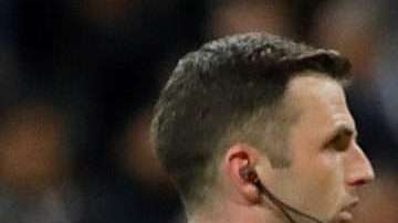 El árbitro inglés Michael Oliver tras su polémico fallo a favor del Real Madrid en Champions ante la Juventus. (Foto: EFE/JuanJo Martín)