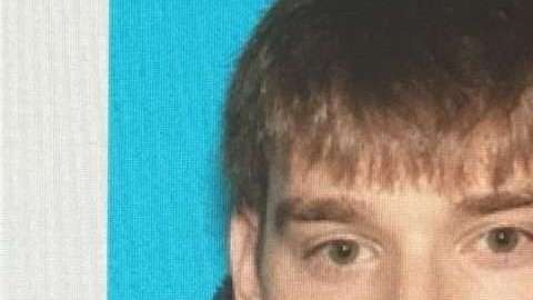 La policía identificó al hombre como dly shows Travis Reinking/ EFE