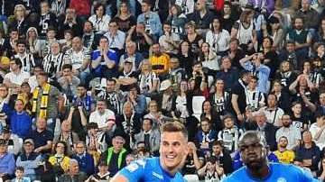 El jugador senegalés del Napoli Kalidou Koulibaly (celebra el gol del triunfo frente al Juventus FC. (Foto: EFE/EPA/ALESSANDRO DI MARCO)