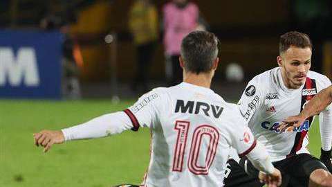 El árbitro terminó el partido junto segundos antes de la anotación