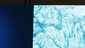 El líder norcoreano Kim Jong-un y el presidente surcoreano, Moon Jae-in, tras la firma de un acuerdo en Peace House (Casa de la Paz).