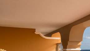 Imágenes del Ritz-Carlton dan muestra de su bello diseño e incomparable ubicación.