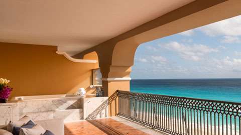 Imágenes del Ritz-Carlton dan muestra de su bello diseño e incomparable ubicación.