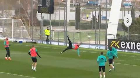 Cristiano Ronaldo se despachó con otro gol de chilena, ahora durante la práctica