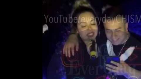 Chiquis Rivera cantó con miembros de la “Banda El Recodo” el tema “Vas a llorar por mí”.
