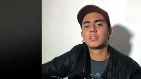 Joven cantante defiende al político izquierdista.