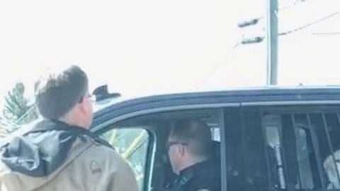 Muchos en Twitter bromearon, pidiendo un abogado para el perro.