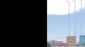 El reggaetonero Daddy Yankee realizó el lanzamiento de honor del segundo partido de la gira de Ligas Mayores en el estadio Hiram Bithorn de San Juan.