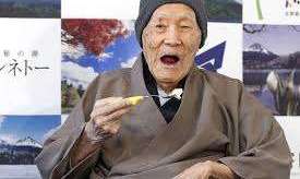 Este es el hombre, originario de Japón, mas viejo del mundo.