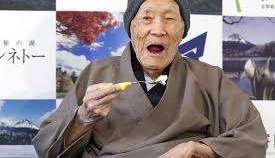 Este es el hombre, originario de Japón, mas viejo del mundo.