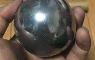 La bola de papel aluminio en el microondas ya ha generado varios incidentes caseros.