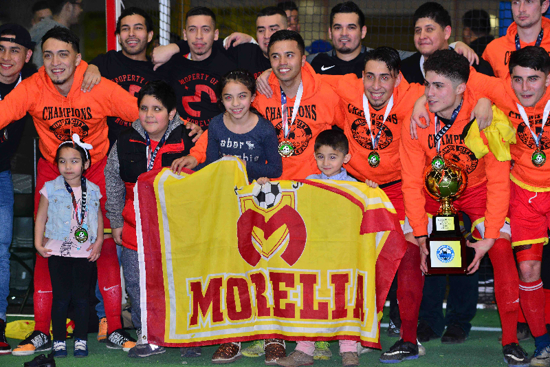 El Morelia conquistó el campeonato en la liga Wendy City Soccer League de Melrose Park. (Javier Quiroz / La Raza)