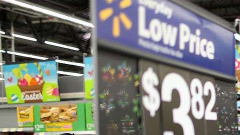 Empleados en Walmart. Joe Raedle/Getty Images
