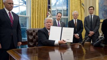 El 23 de enero de 2017 Donald Trump mostró la orden ejecutiva para cancelar la participación de EEUU en el TTP.
