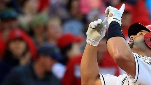 Albert Pujols de Los Angeles Angels está a un paso de los 3,000 imparables de por vida en las mayores.