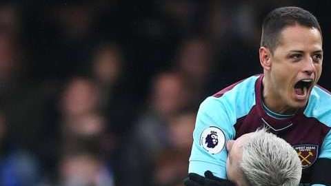 El mexicano Javier 'Chicharito' Hernández salvó el empate para el West Ham United contra el Chelsea en Stamford Bridge.  (Foto: Shaun Botterill/Getty Images)