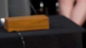 El almohadón sobre el que se sentó Mark Zuckerberg en el Senado de los EEUU.