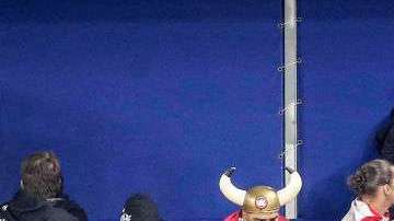 La pelea entre aficionados de Chivas y Red Bulls.  KENA BETANCUR/AFP/Getty Images