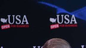Trump en la mesa redonda en Hialeah.  MANDEL NGAN/AFP/Getty Images
