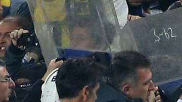 Senol Gunes fue agredido en campo de Fenerbahce. STRINGER/AFP/Getty Images