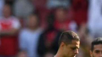 Joe Hart y el Chicharito se lamentan tras la derrota del West Ham United a manos del Arsenal.  (Foto: Shaun Botterill/Getty Images)