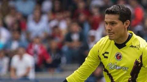 El portero del Veracruz Édgar Melitón Hernández libró con estilo los troleos de la afición toluqueña. (Foto: imago7/ Diego Ignacio Flores)