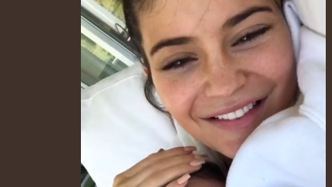 Kylie Jenner junto a su pequeña Stormi.