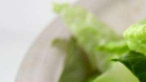 Muchos de los casos fueron contraídos por comer mezclas de ensaladas en restaurantes