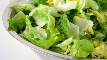 Muchos de los casos fueron contraídos por comer mezclas de ensaladas en restaurantes