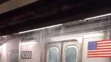 La lluvia afecta el sistema de transporte neoyorquino.