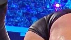 La ex campeona de UFC,. Ronda Rousey conquistó a la afición, se vengó de Stephanie McMahon y, de paso, apaleó a Triple H.