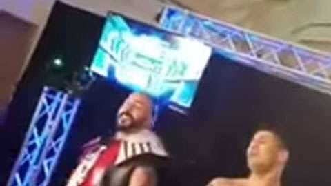 El luchador Devin Danger causó tremendo zafarrancho.