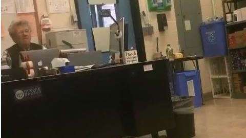 EL gobierno dice que no habrá despidos, pero los sindicatos se oponen a la medida