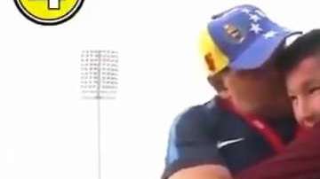 Un pequeño "gran" futbolista se robó el corazón de Maradona