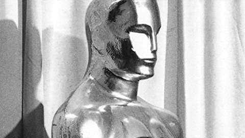 'One Flew over the Cuckoo's Nest', el mejor largometraje de Forman, conquistó los Oscar de 1975, recibiendo los cinco galardones principales.        
 Izquierda a derecha: Michael Douglas (productor), Milos Foreman, Louise Fletcher (actriz), Jack Nicholson (actor) y Saul Zaentz (productor).