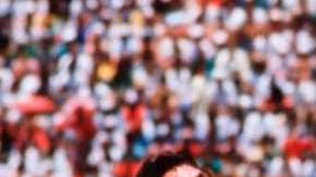 La acrobacia de Negrete durante el gol ante Bulgaria en 1986.
