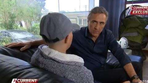 Para llevar a cabo su plan, el niño engañó a su abuela para que le diera su pasaporte y, con las tarjetas de su madre y su padre, compró un vuelo Sidney.