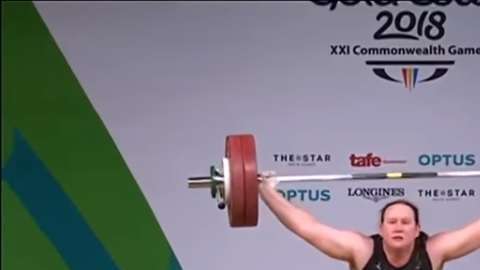 Laurel Hubbard no soportó el peso de 132 kilos