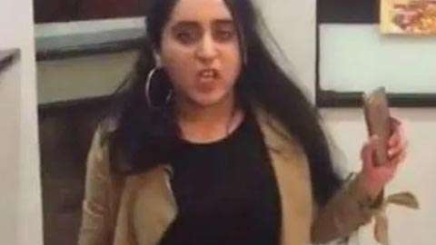 El incidente racista ocurrió en un establecimiento de comida en Inglaterra.